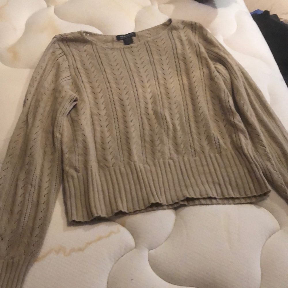 The perfect fall 🍁 sweater! Looks amazing with jeans and tall boots!